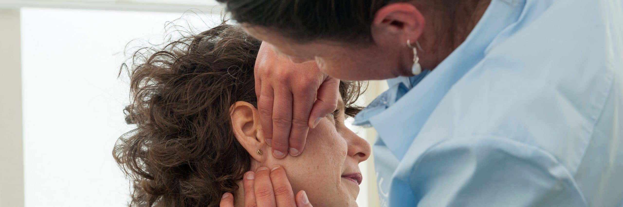 Tinnitus is een ander woord voor oorsuizen. Mensen die hier last van hebben, horen geluiden in hun oor.
