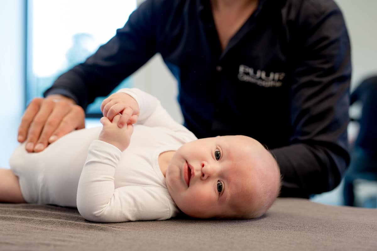 PUUR Osteopathie Baby behandeling bij Darmkrampjes